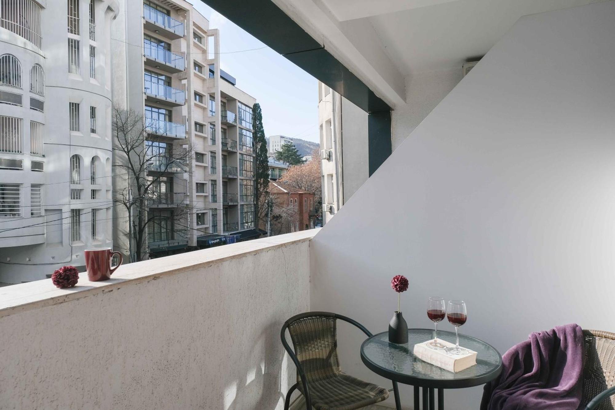 Round Garden Hotel Tiflis Dış mekan fotoğraf